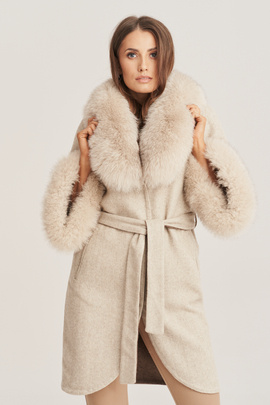 Damen Mantel aus Alpaka, beige mit Fuchskragen und Bindegürtel, 100% Alpaka Fell