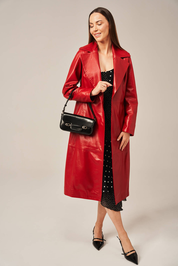 Roter Ledermantel für Damen